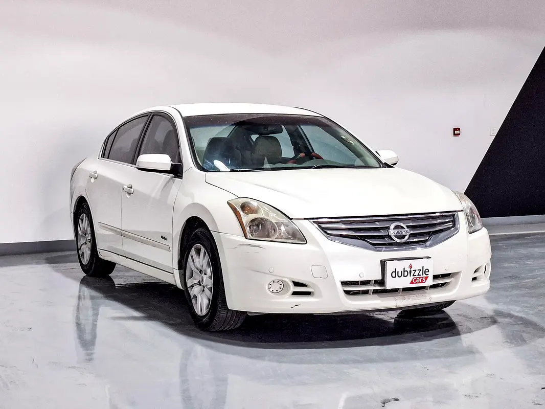 Nissan Altima 2012 — photo 1 of 16
