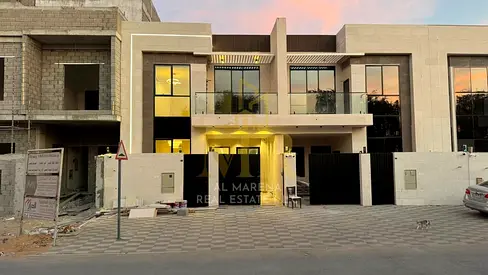 فيلا طابقين موقع مميز قريب من الخدمات بسعر شامل رسوم التسجيل والتمليك