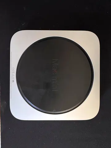 Apple Mac mini 2023 - (M2 chip) it works perfect no problems inside or out