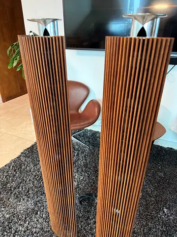 Bang and Olufsen Beolab 18 Speakers, Walnut frets, floor base - pair of 2