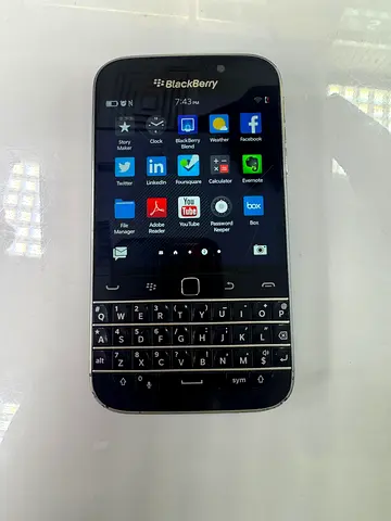 blackberry  classic Q20 Excellent condition