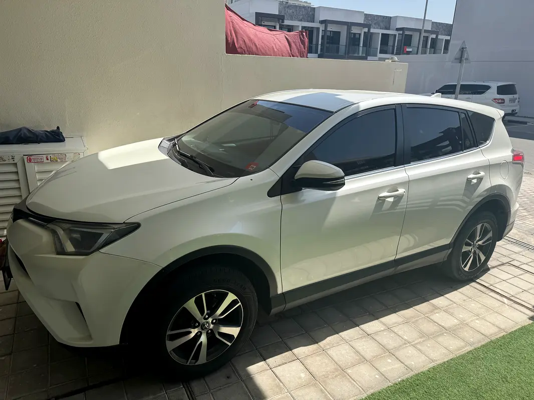Toyota Rav 4 2018 — photo 1 of 5
