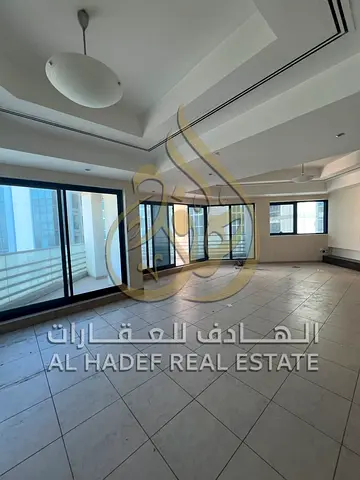 إطلالة بحرية مباشرة | تكييف على المالك | جميع الغرف ماستر وباركنج مجاني