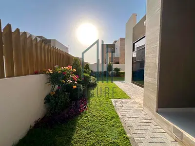 منزل تاون هاوس جديد تمامًا | 4 غرف نوم + غرفة للخادمة |