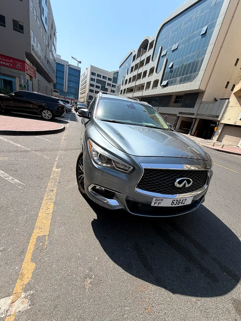 Infiniti Q60 2016 — photo 1 of 5