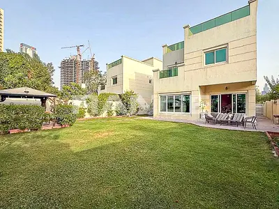 Spacious 4BR Villa | Circle Villas | Private Garden