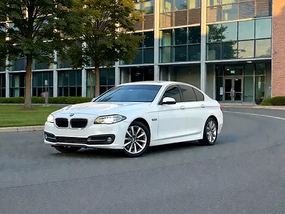 AED 1,800 P.M | BMW 5 SERIES | 520i |EXCLUSIVE | 2015 GCC | ORIGINAL PAINT