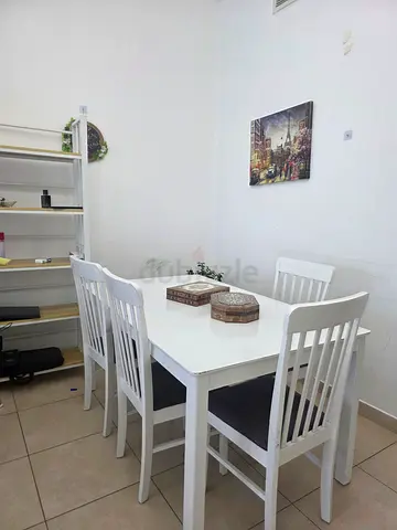 White wooden dining table with 6 matching chairs - good condition