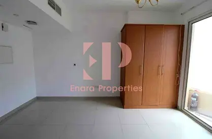 Studio with parking l vacant l low price
