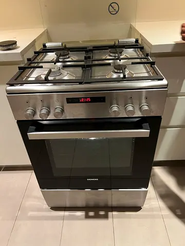 Siemens Top Gas Oven Electric , COUPLE OF MONTHS OLD LIKE NEW , DELIVERY + WARRANTY