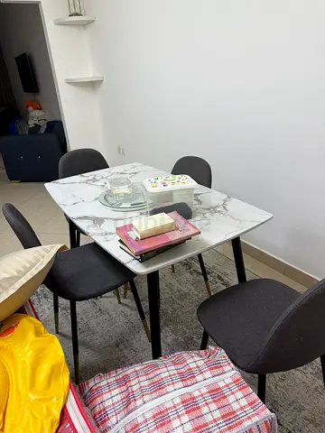 6 seats table