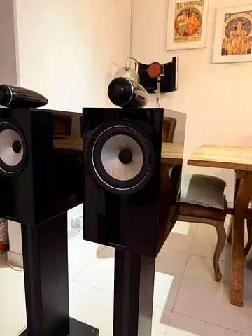 Bowers Wilkins 705 S2 Bookshelf speakers w/ Original stands