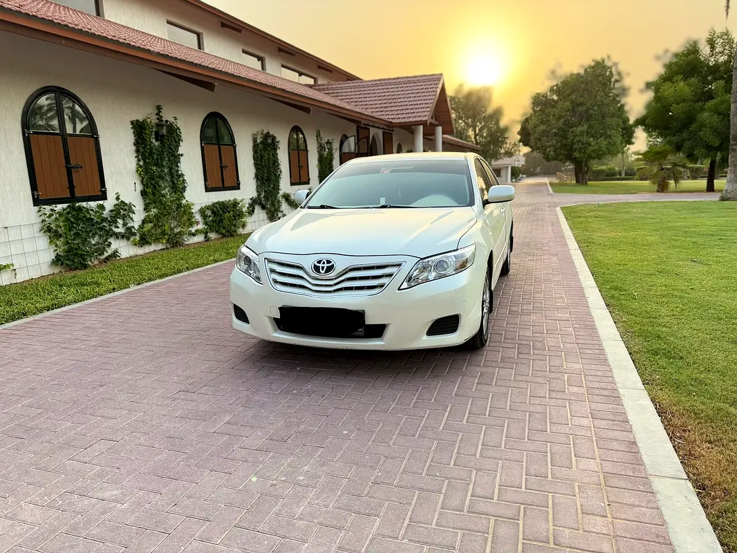 Toyota Camry 2011 — photo 1 of 6