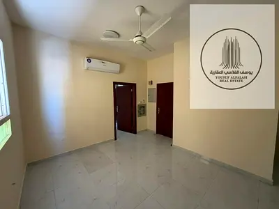 شقة للايجار بمساحة واسعة وموقع مميز قريب من الخدمات بمنطقة العالية السعر 40 الف