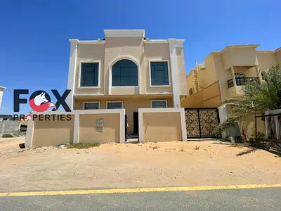للإيجار السنوي فيلا فخمة جدًا في منطقة الياسمين، بتصميم راقٍ ومساحات واسعة تناسب العائلات الكبيرة ومحبي السكن الفاخر والهدوء. الفيلا تتميز بتشطيب عالي
