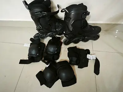 Black Adjustable Inline Rollerblades (EU 42) with Knee, Elbow  Wrist Pads (size M - Used)