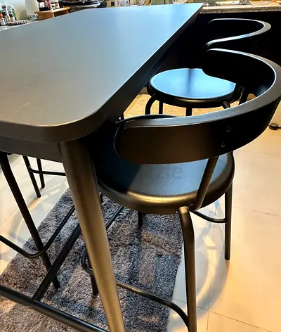 Black Metal Bar Table with 3 Curved Back Bar Stools - Modern Set light used