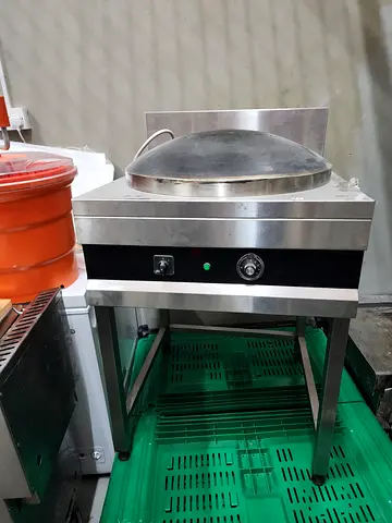 Commercial Stainless Steel Crepe/Griddle Maker on Stand - Used
