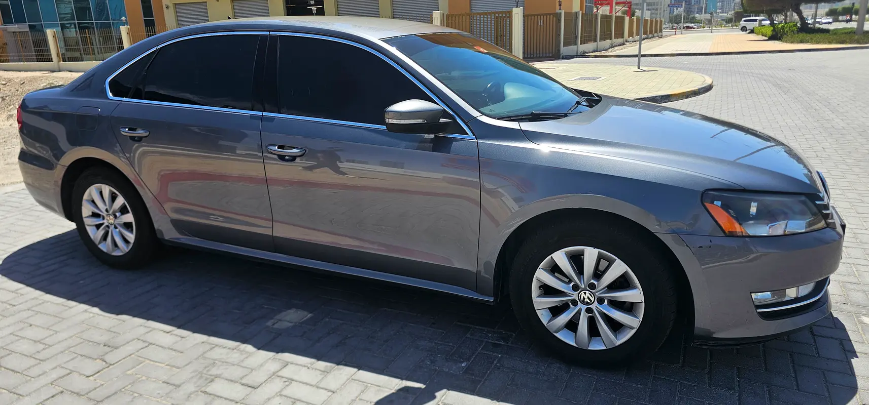 Volkswagen Passat 2015 — photo 1 of 8