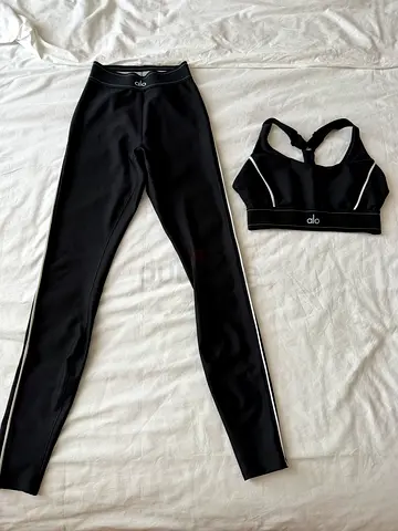 Black womens gym set Alo — sports bra M size and leggings XS