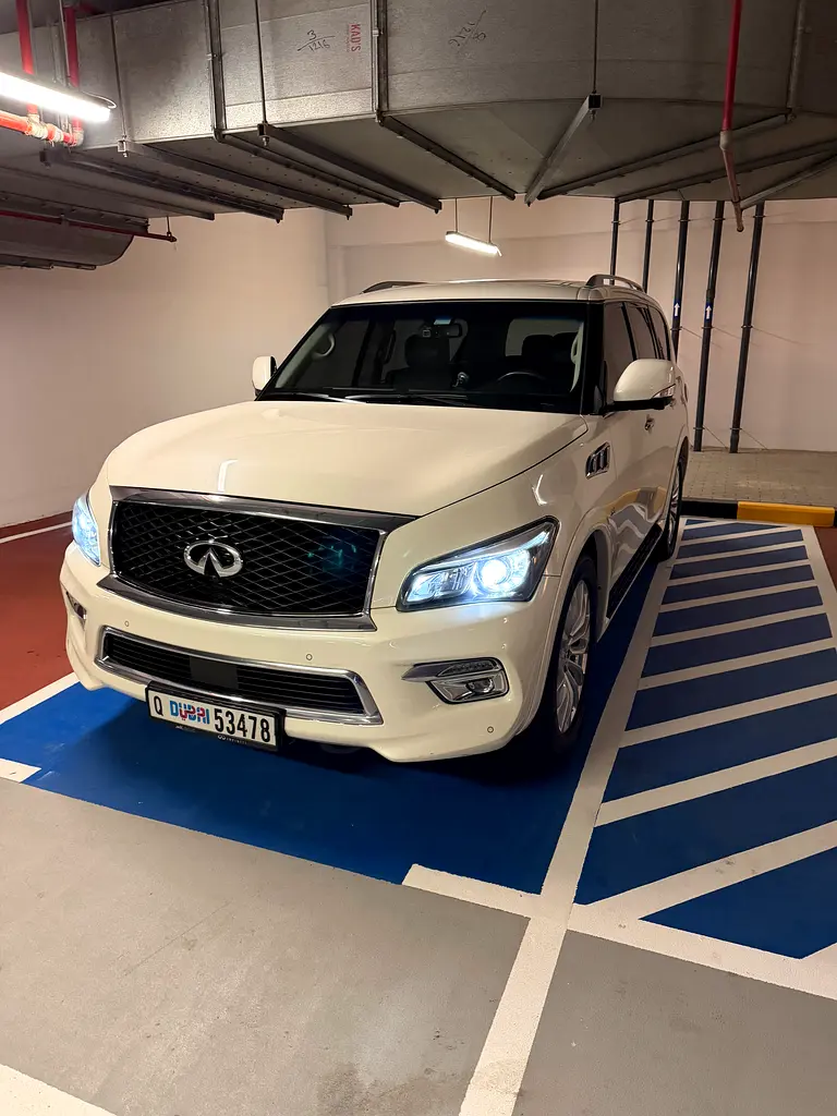 Infiniti QX80 2015 — photo 1 of 7