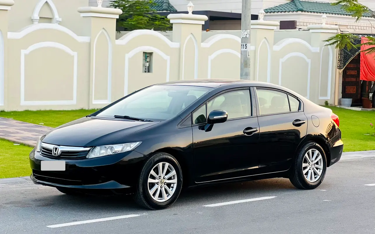 Honda Civic 2012 — photo 1 of 13
