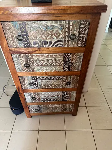 Chest of drawers