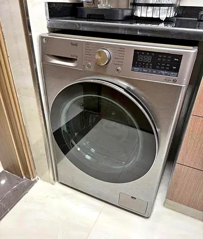 LG washer dryer 10/7kg like new condition