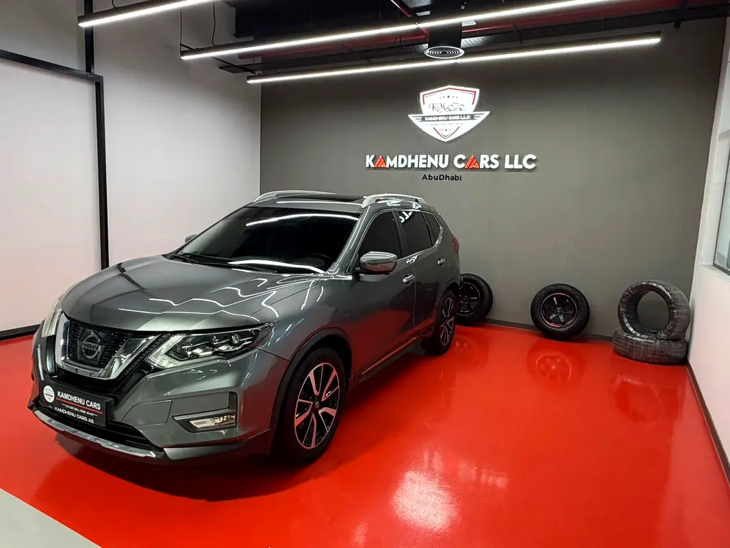 Nissan X-Trail 2018 — photo 1 of 13