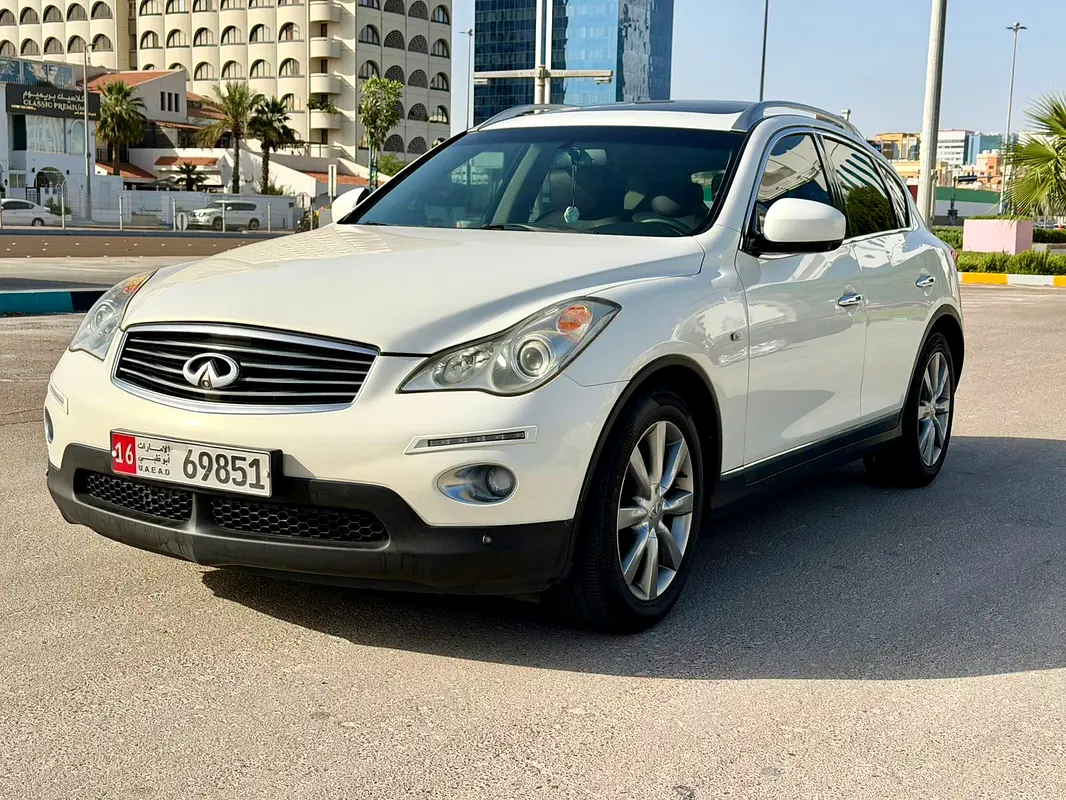 Infiniti QX50 2015 — photo 1 of 12