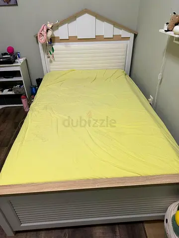 Single Wooden Bed with Decorative Headboard and mattress - Excellent Condition