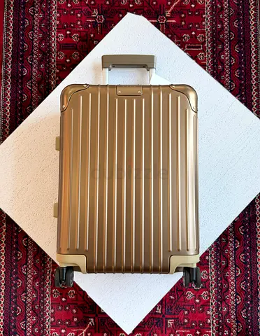 Rimowa Distinct cabin suitcase