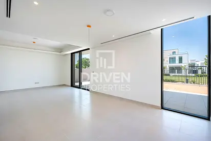 Corner and Ready to move in | Best Price
