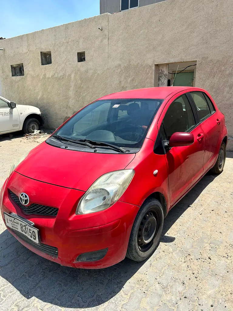 Toyota Yaris 2011 — photo 1 of 5