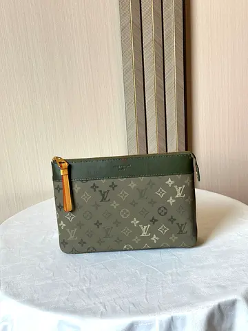 Louis Vuitton Pouch For Men’s