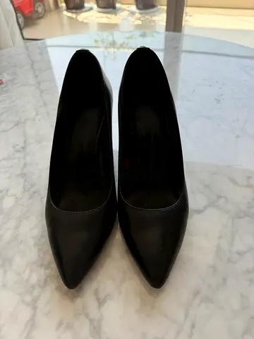 Black Pointed-Toe Womens Pumps - Size Unspecified, Good Condition