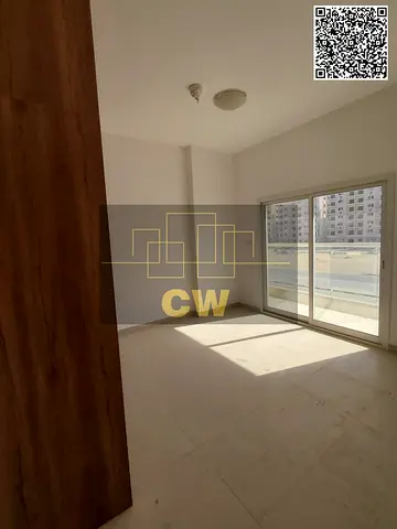 شقة أنيقة مكونة من غرفتي نوم وصالة بإطلالة على الحديقة للبيع في قرية الأميرة | موقع متميز