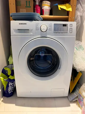 Samsung Front Load Washing Machine - Excellent working condition (and free vacuum cleaner)