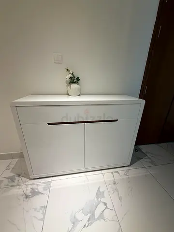 Shoe cabinet