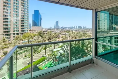 Spacious 1 BR + Study | Vacant | Marina View