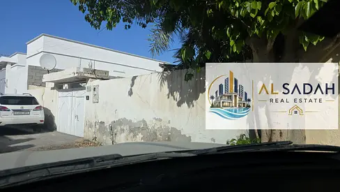 For sale: House in Al Ghafia with 3 bedrooms, living room, majlis, and kitchen. Area: 2500 sq ft. A