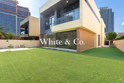 Luxurious | Spacious | Golf View Villa