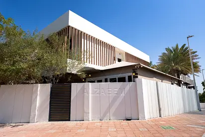 √Corner Unit | Move-in Ready | Premium Location√