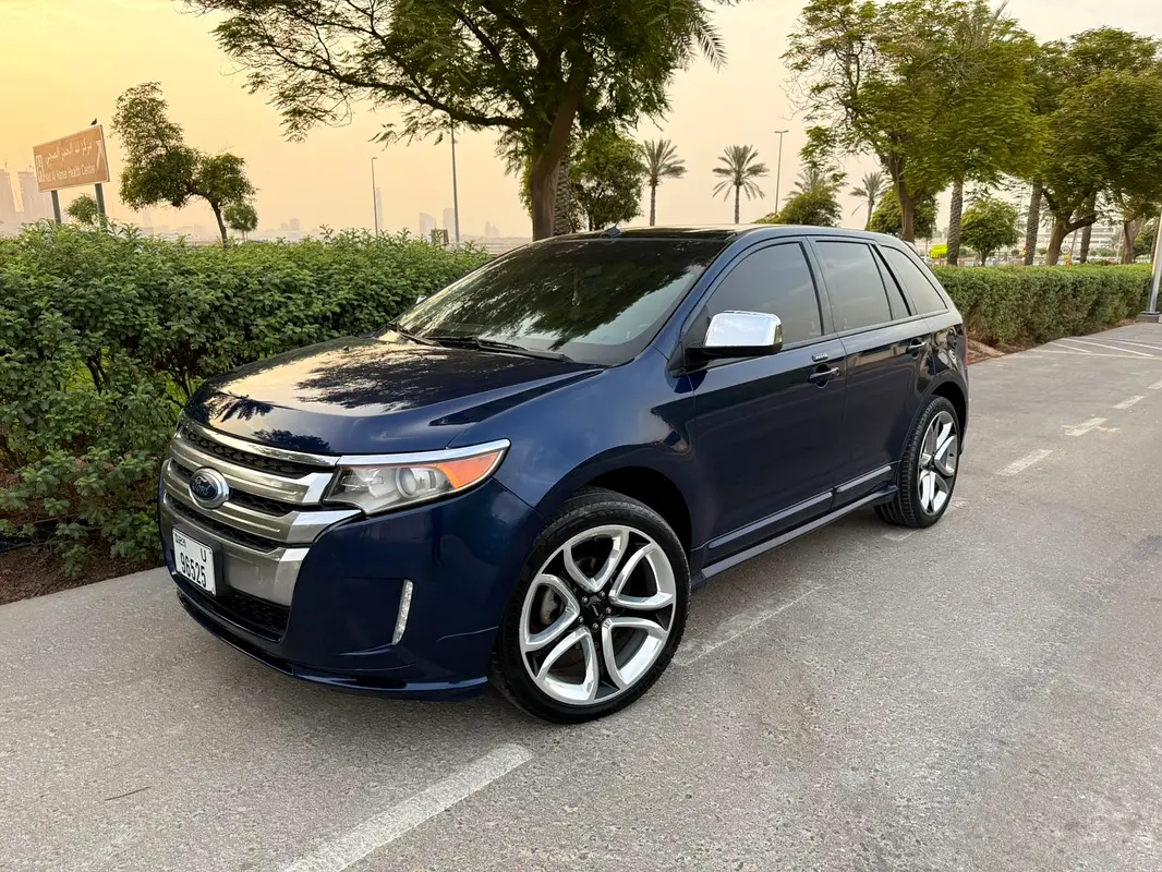 Ford Edge 2012 — photo 1 of 11