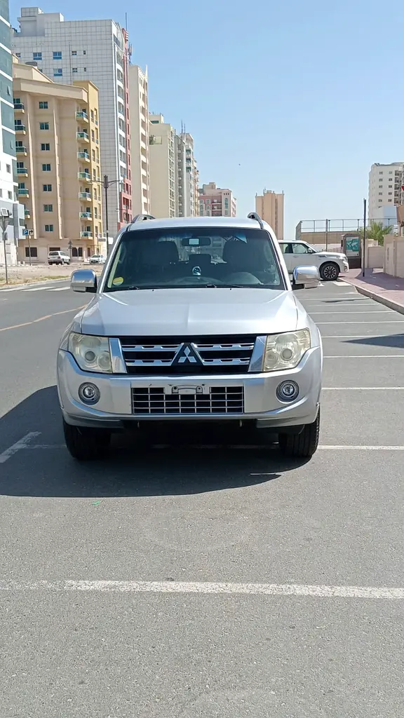 Mitsubishi Pajero 2014 — photo 1 of 18