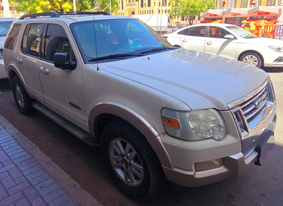 Ford Explorer 2008 — photo 1 of 4
