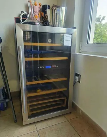Hoover 36 Bottle Capacity Wine Fridge