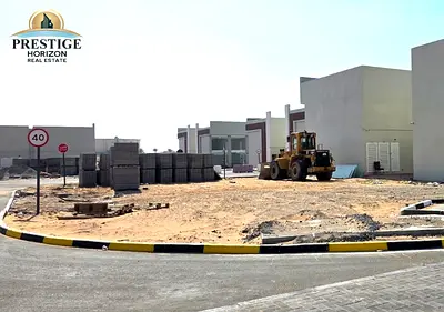أرض "زاوية" ضخمة على 3 شوارع – العامرة – 19,150 قدم مربع من المواقع النادرة