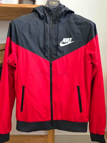 NIKE Mens Rain Light Jacket Size S, 65 AED