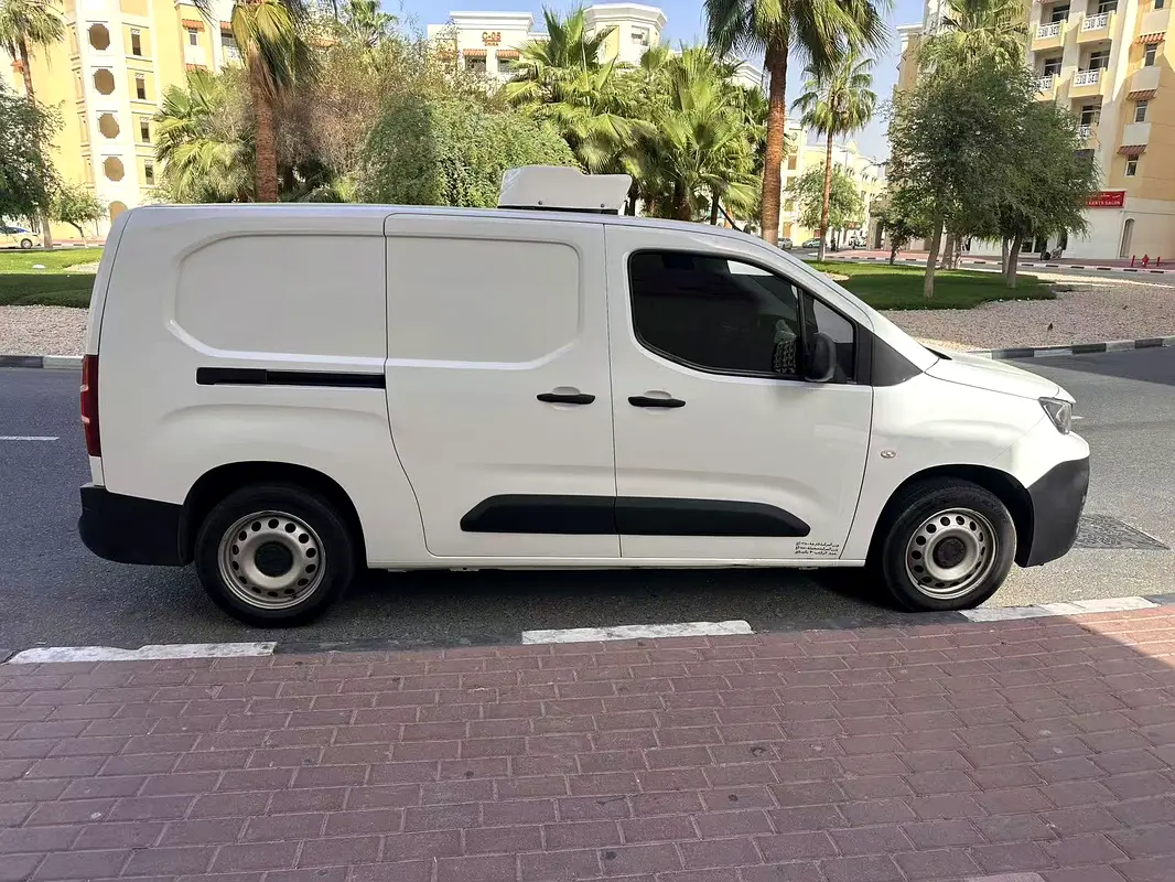 Peugeot Partner 2022 — photo 1 of 6
